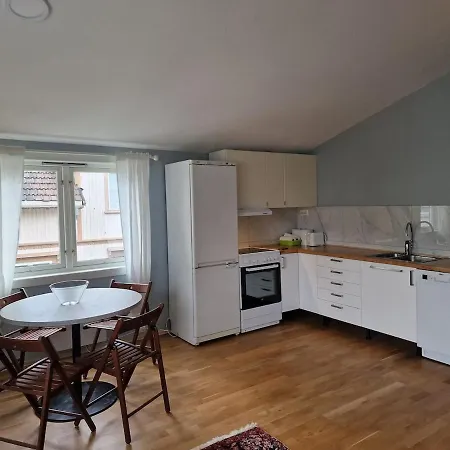 Quiet, Airy 3-room In The Center Apartment