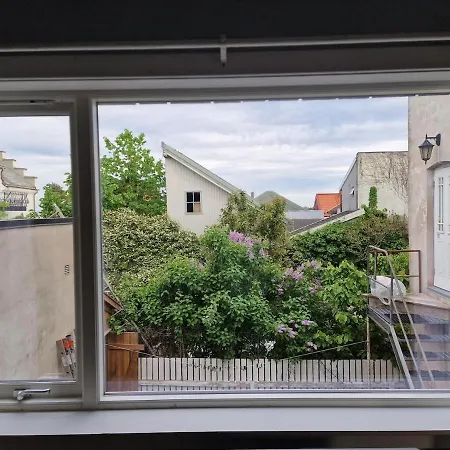 Διαμέρισμα Quiet, Airy 3-room In The Center